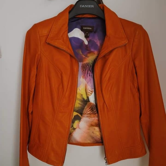 Leather coats - Picture 1 of 5